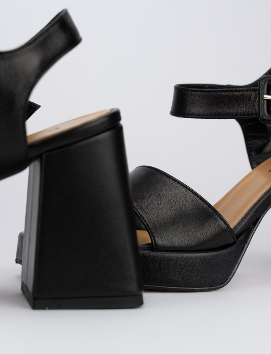 Sandalo tacco 9 cm nero pelle