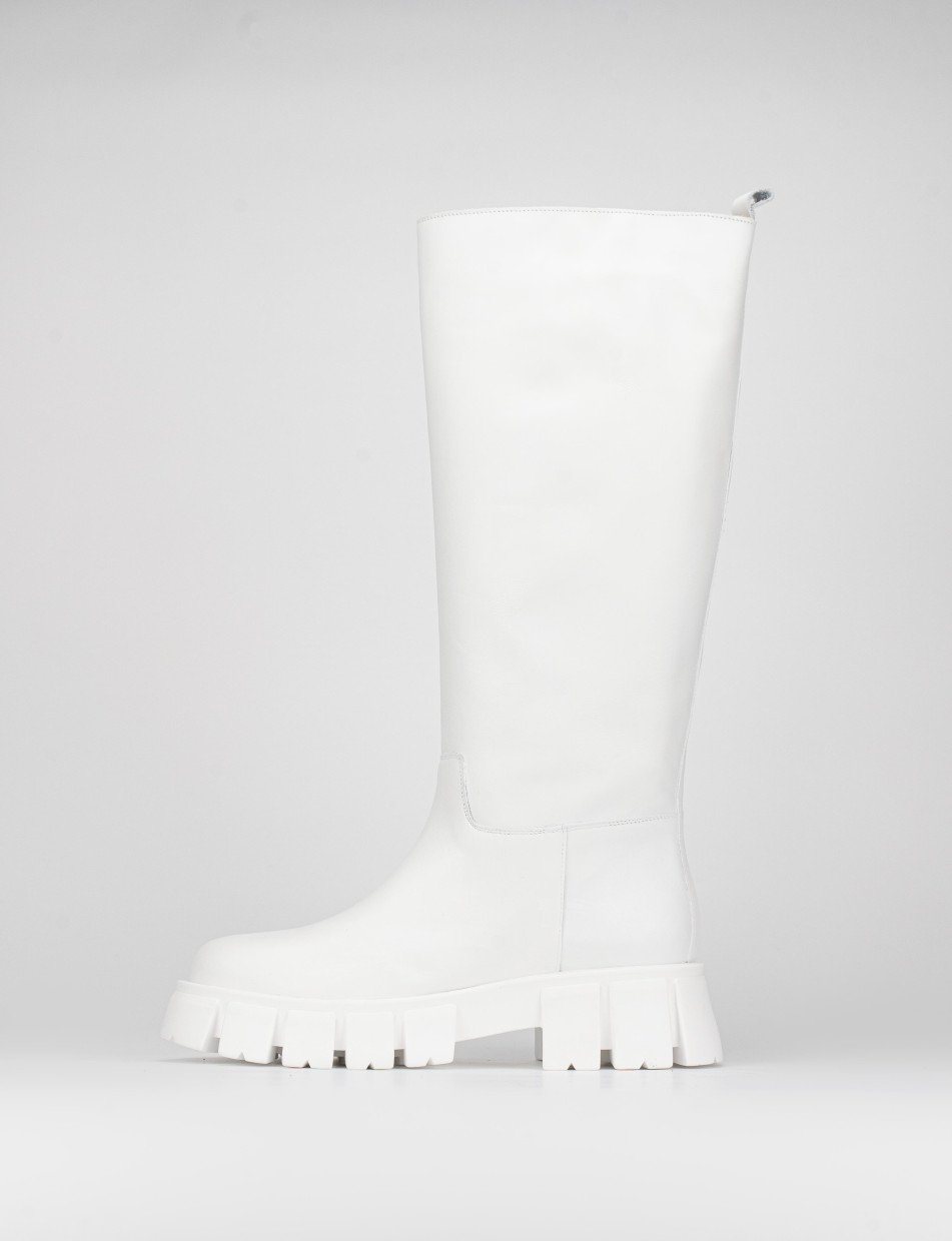 Low heel boots heel 1 cm white leather