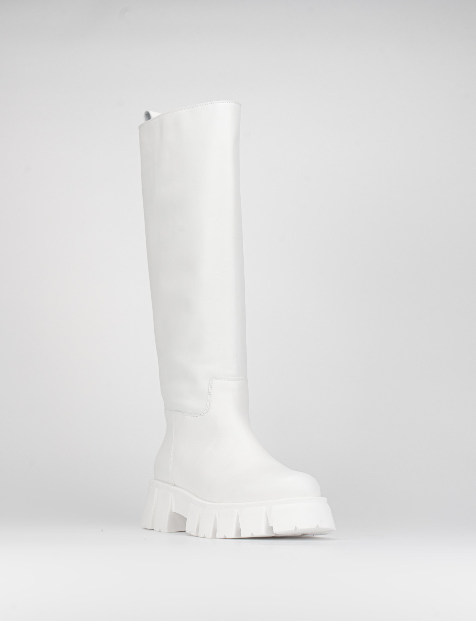 Low heel boots heel 1 cm white leather