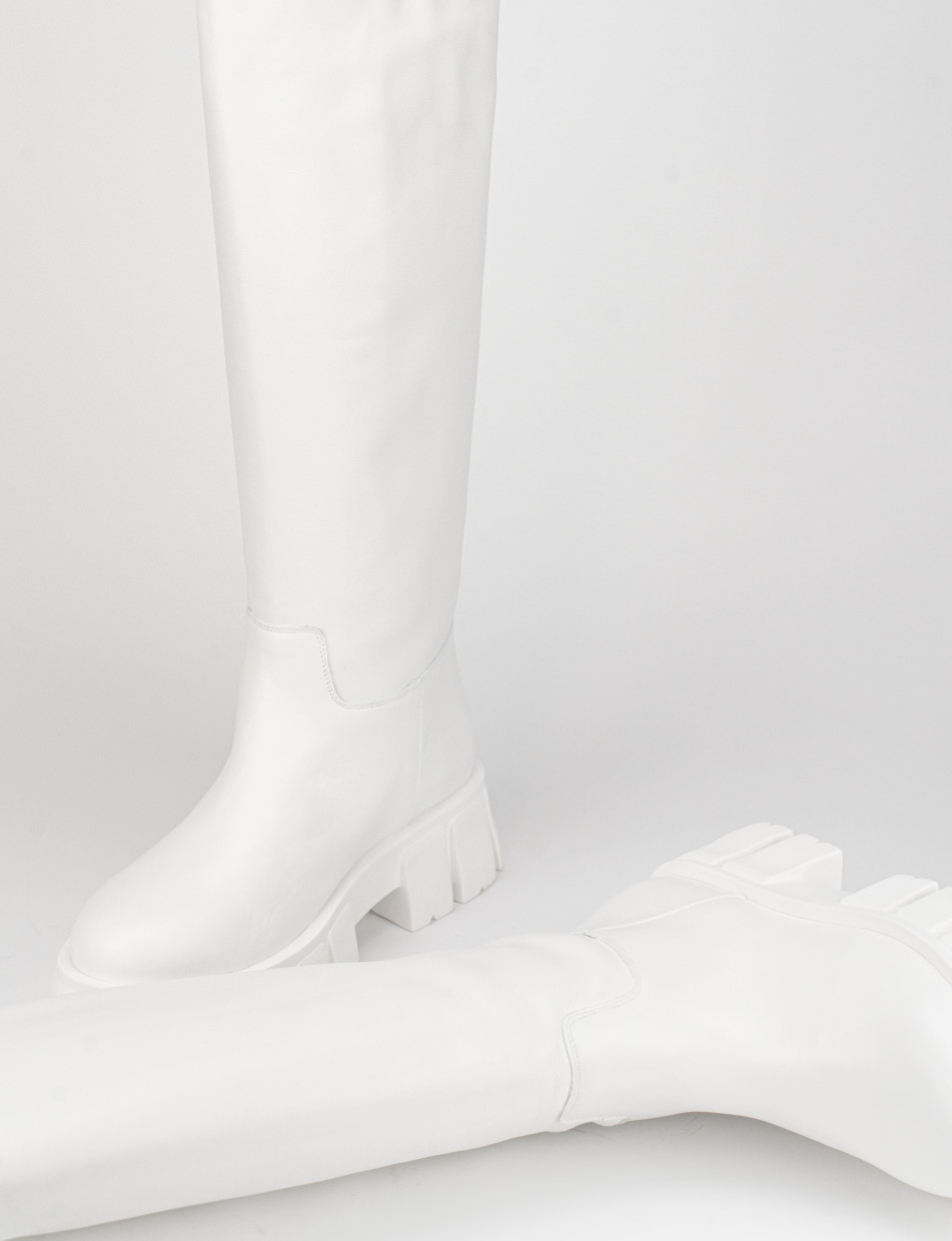 Low heel boots heel 1 cm white leather