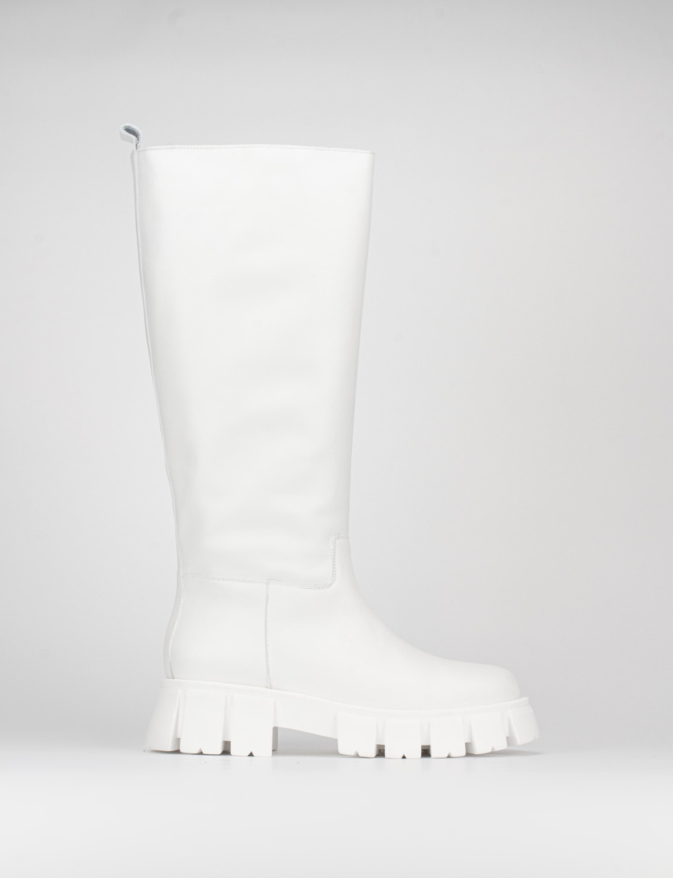 Low heel boots heel 1 cm white leather