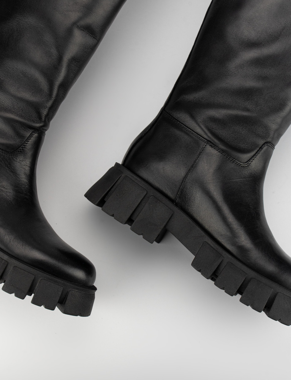 Low heel boots heel 1 cm black leather