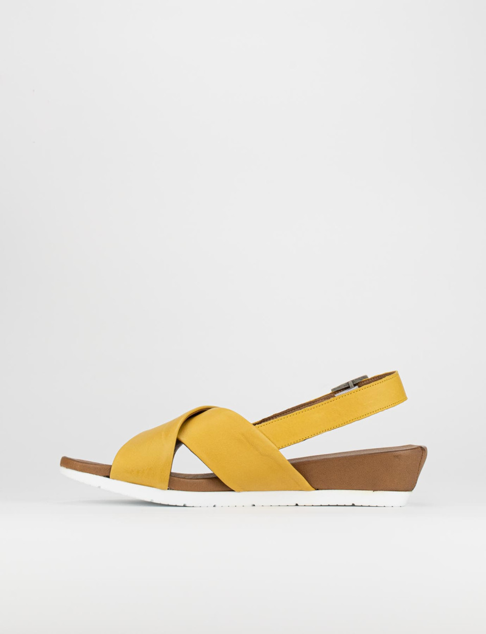 Wedge heels heel 3 cm yellow leather