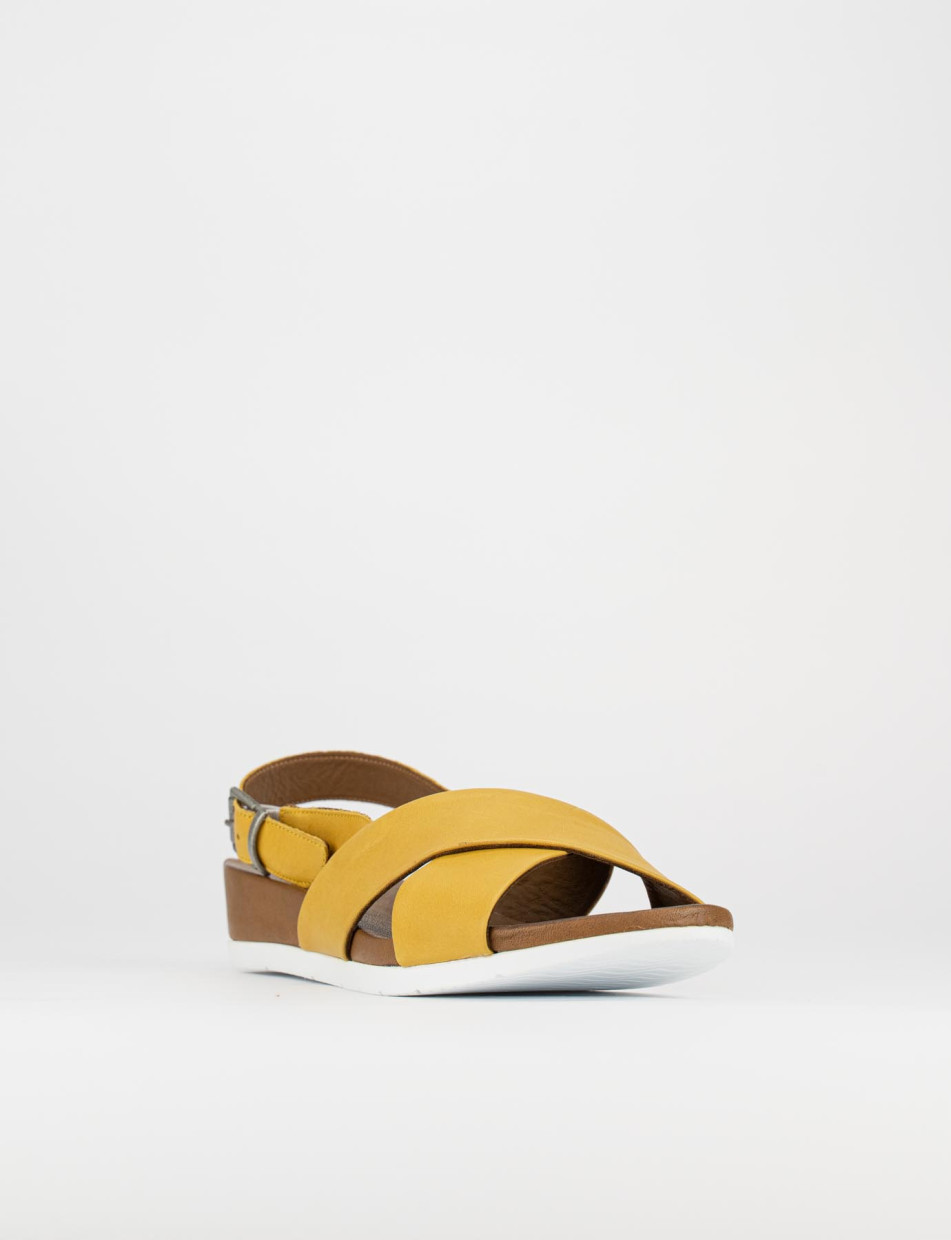 Sandalo zeppa 3 cm giallo pelle