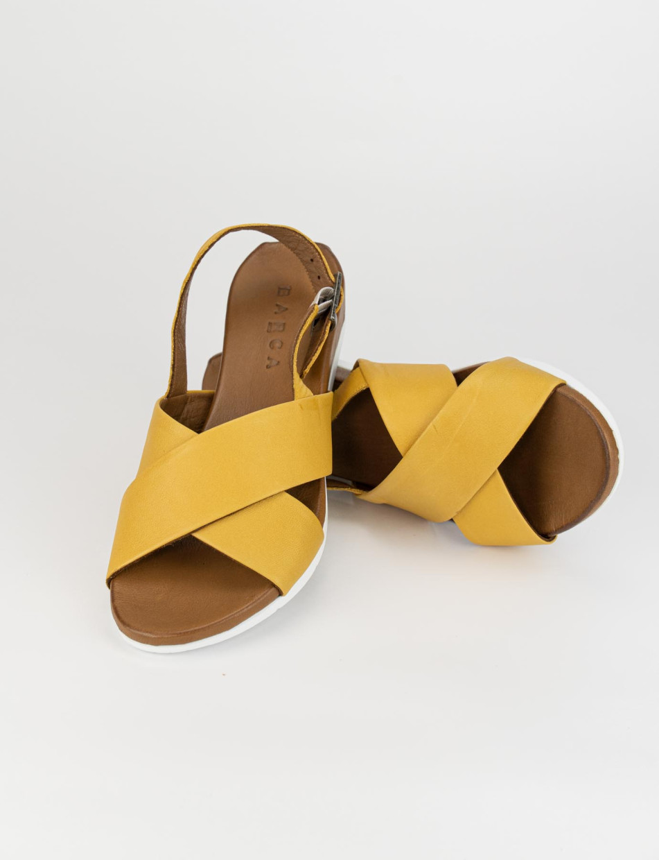 Wedge heels heel 3 cm yellow leather