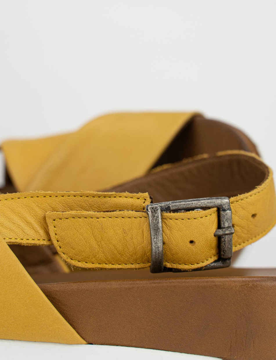 Wedge heels heel 3 cm yellow leather