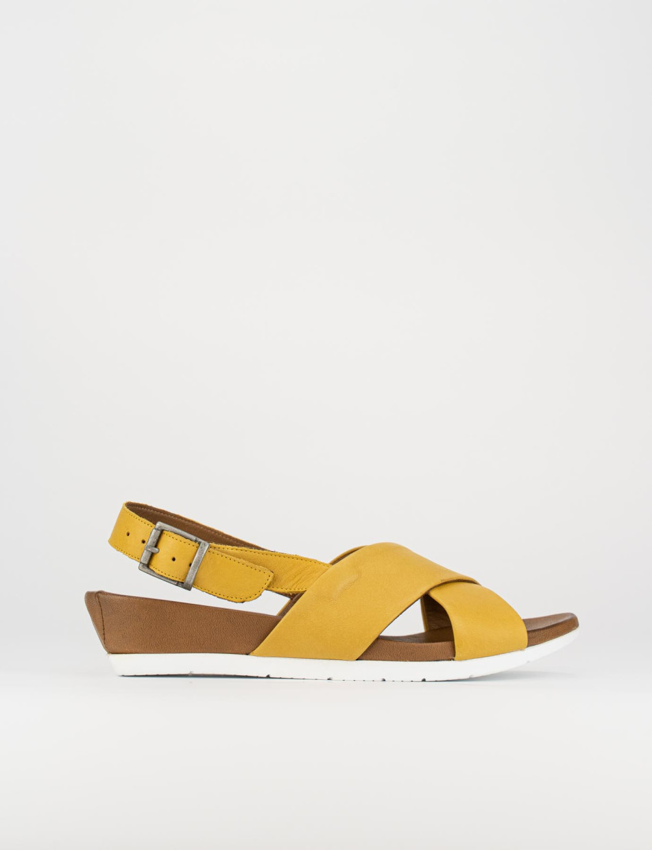 Wedge heels heel 3 cm yellow leather