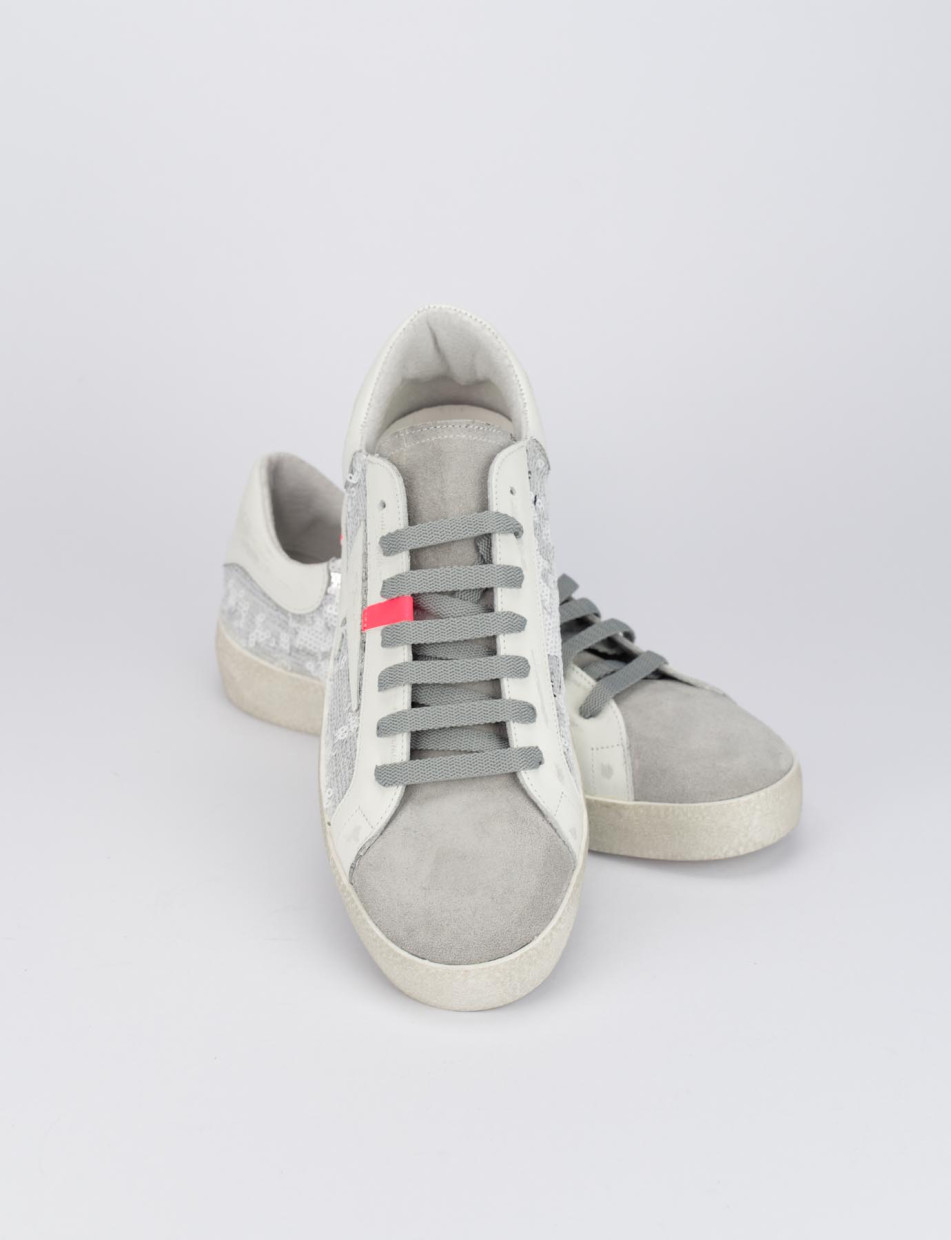 Sneakers grey leather