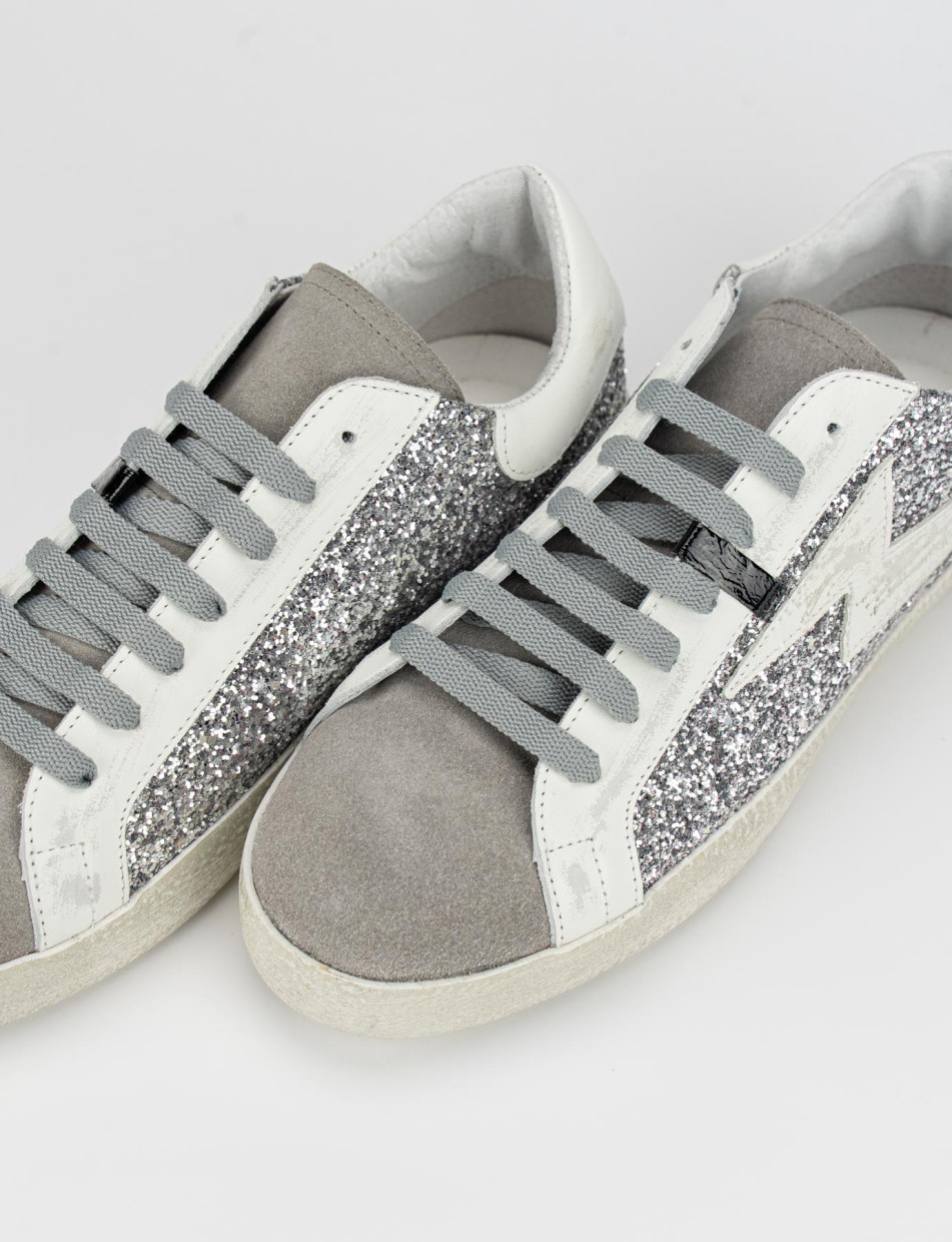 Sneakers grey leather