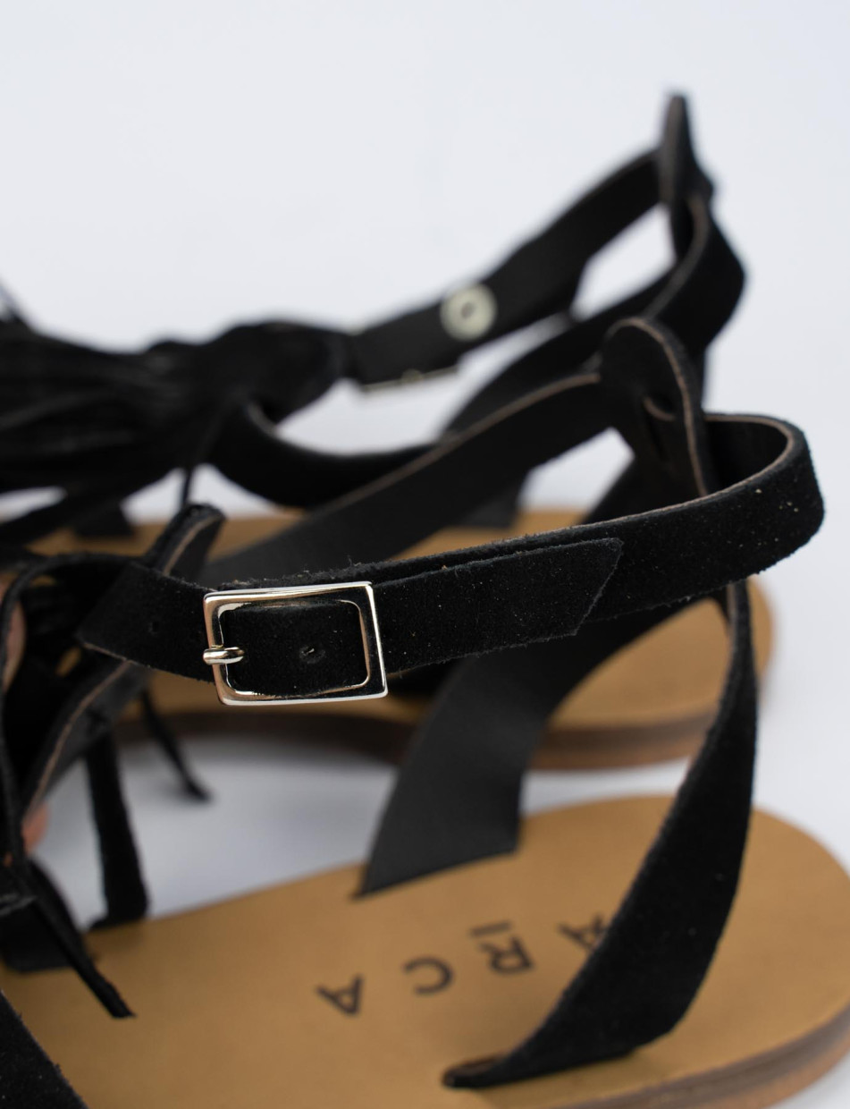 Sandalo tacco 1 cm nero camoscio