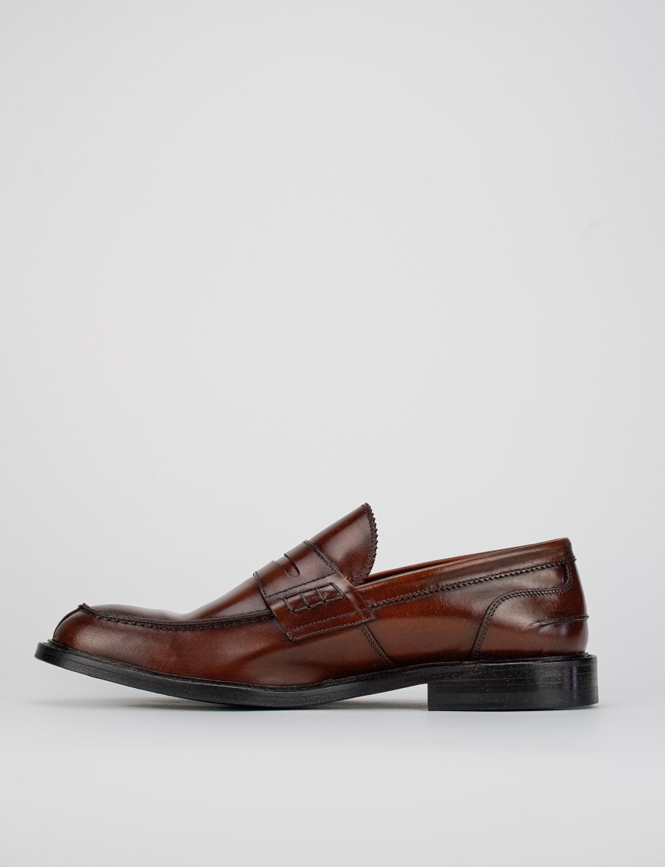 Loafers brown leather