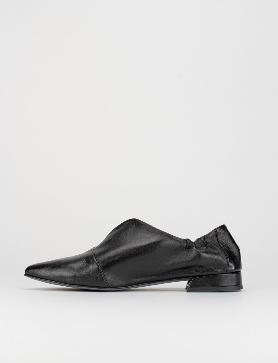 Loafers heel 1 cm black leather