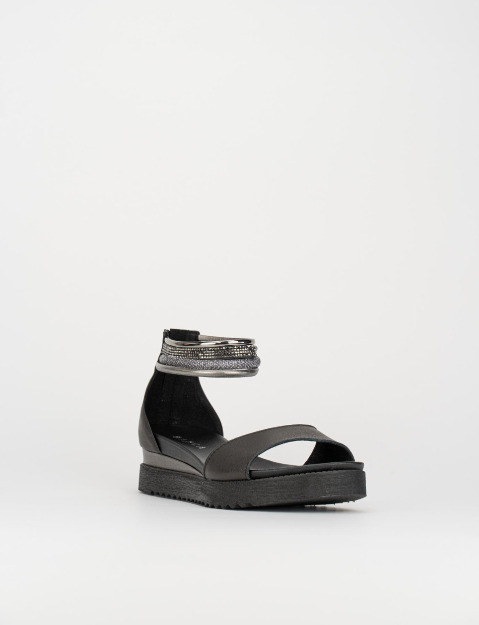 Low heel sandals heel 1 cm black leather