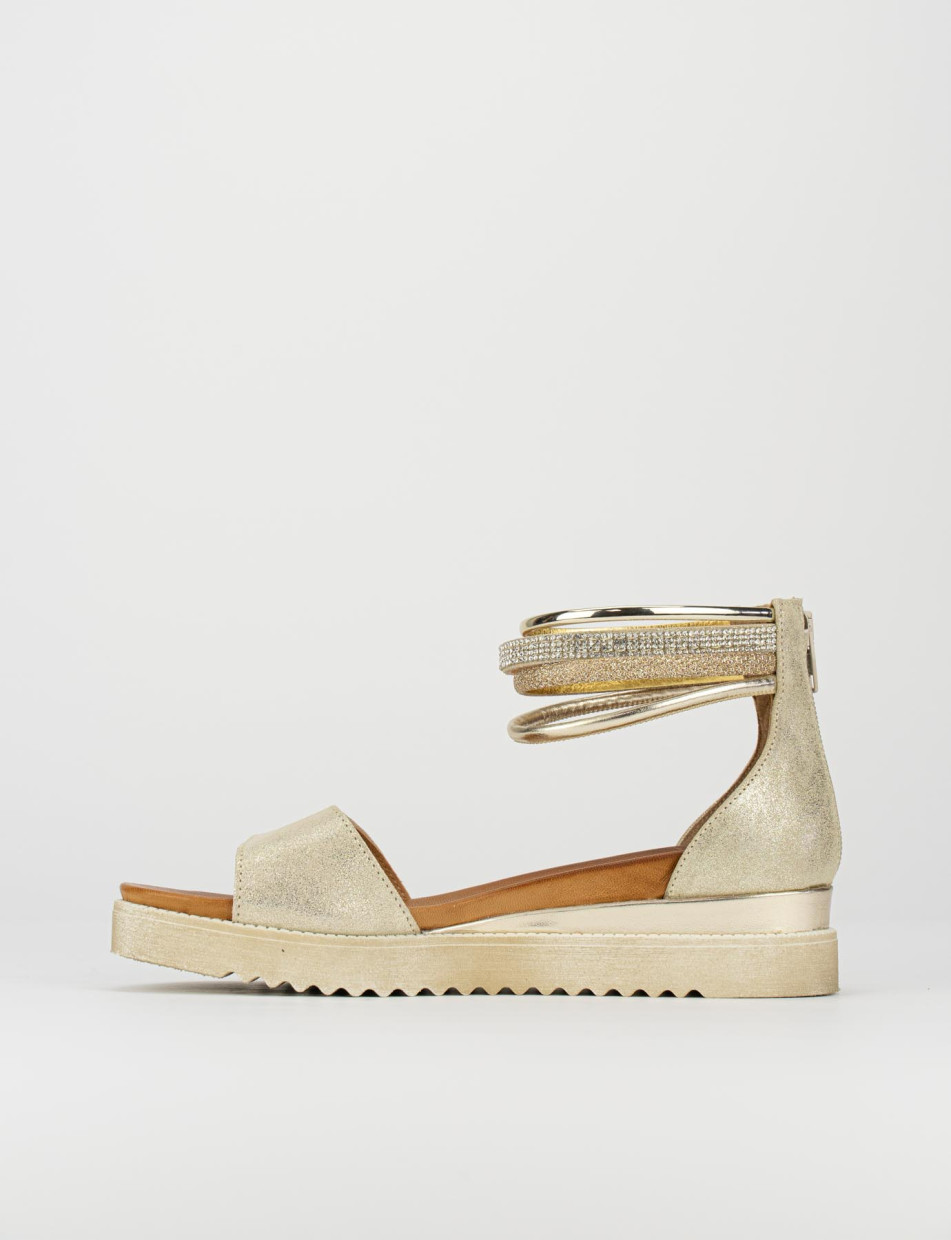 Sandalo tacco 1 cm oro pelle