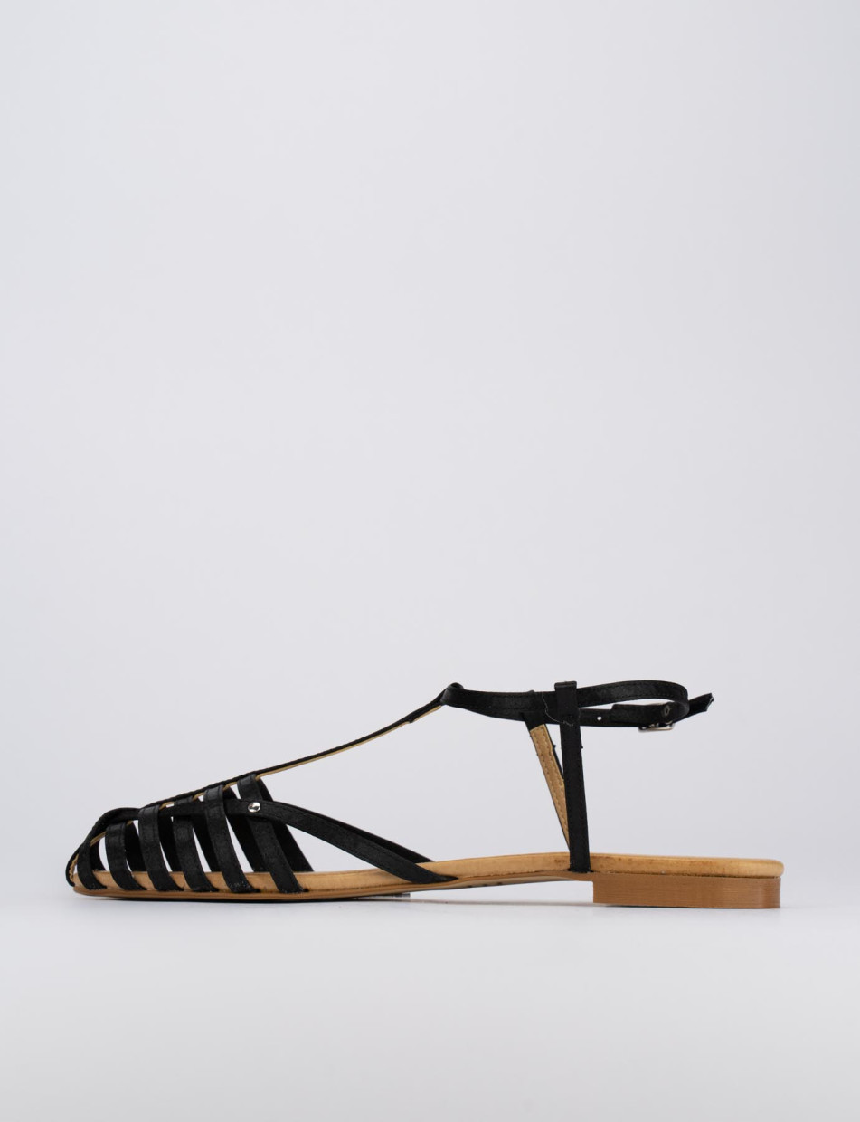 Low heel sandals heel 1 cm black satin