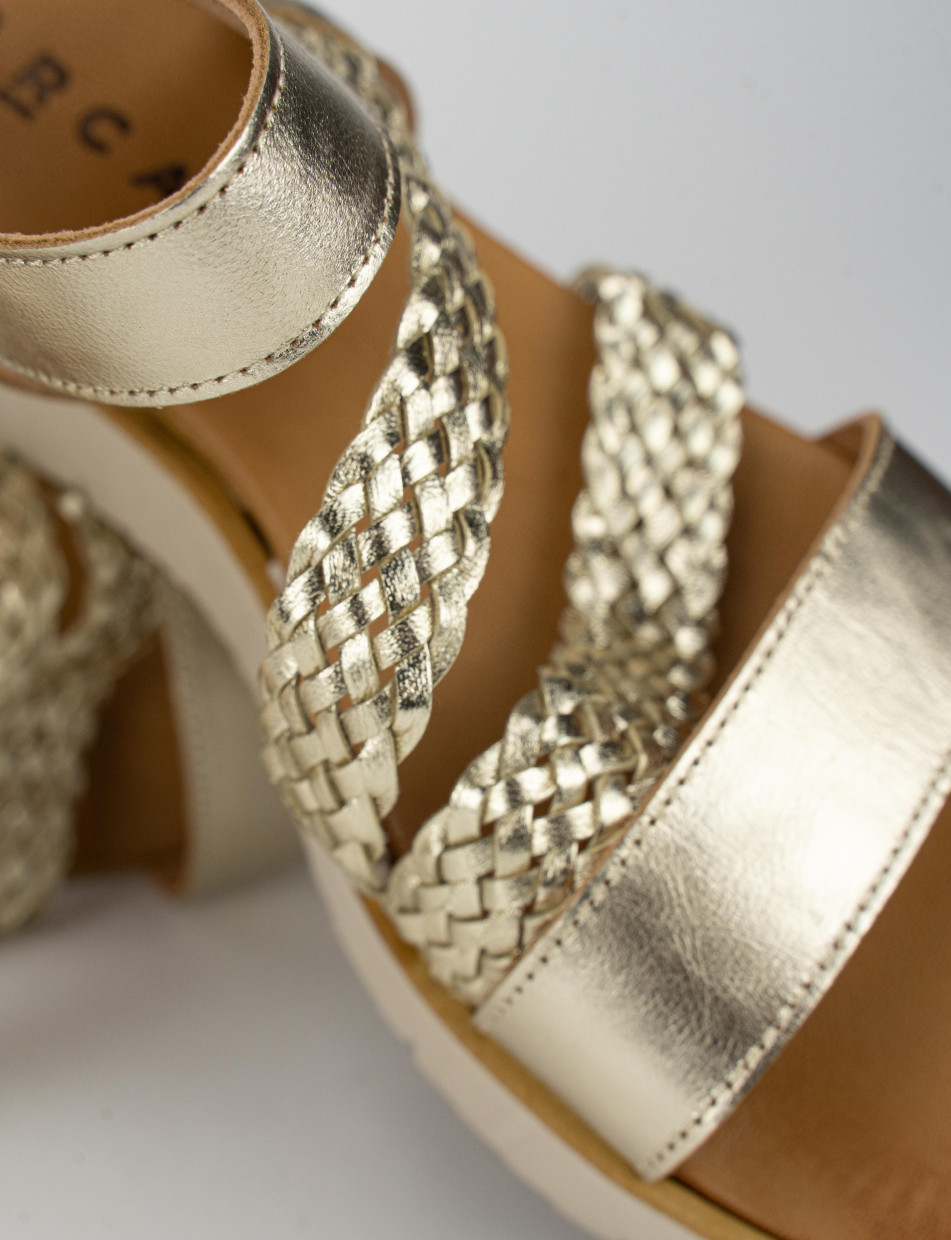 Sandalo tacco 1 cm oro pelle