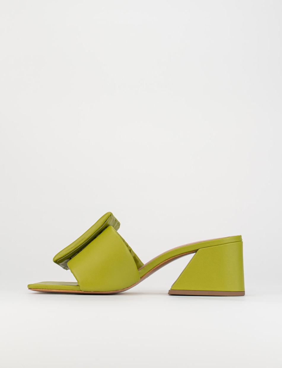 Slippers heel 5 cm green leather
