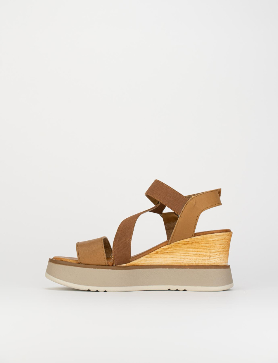 3 outlet wedge heels