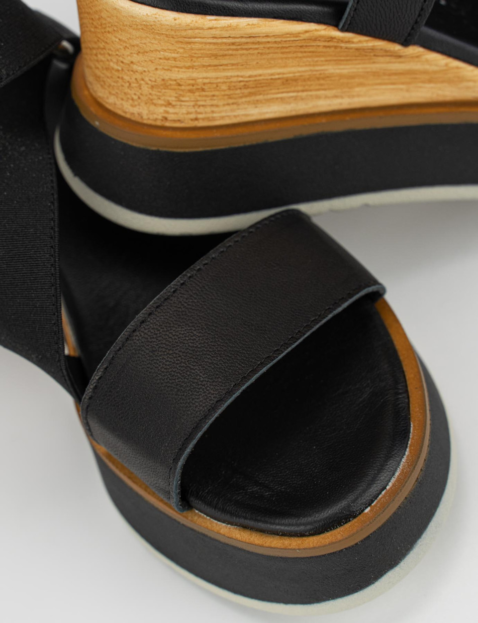 Sandalo zeppa 3 cm nero pelle