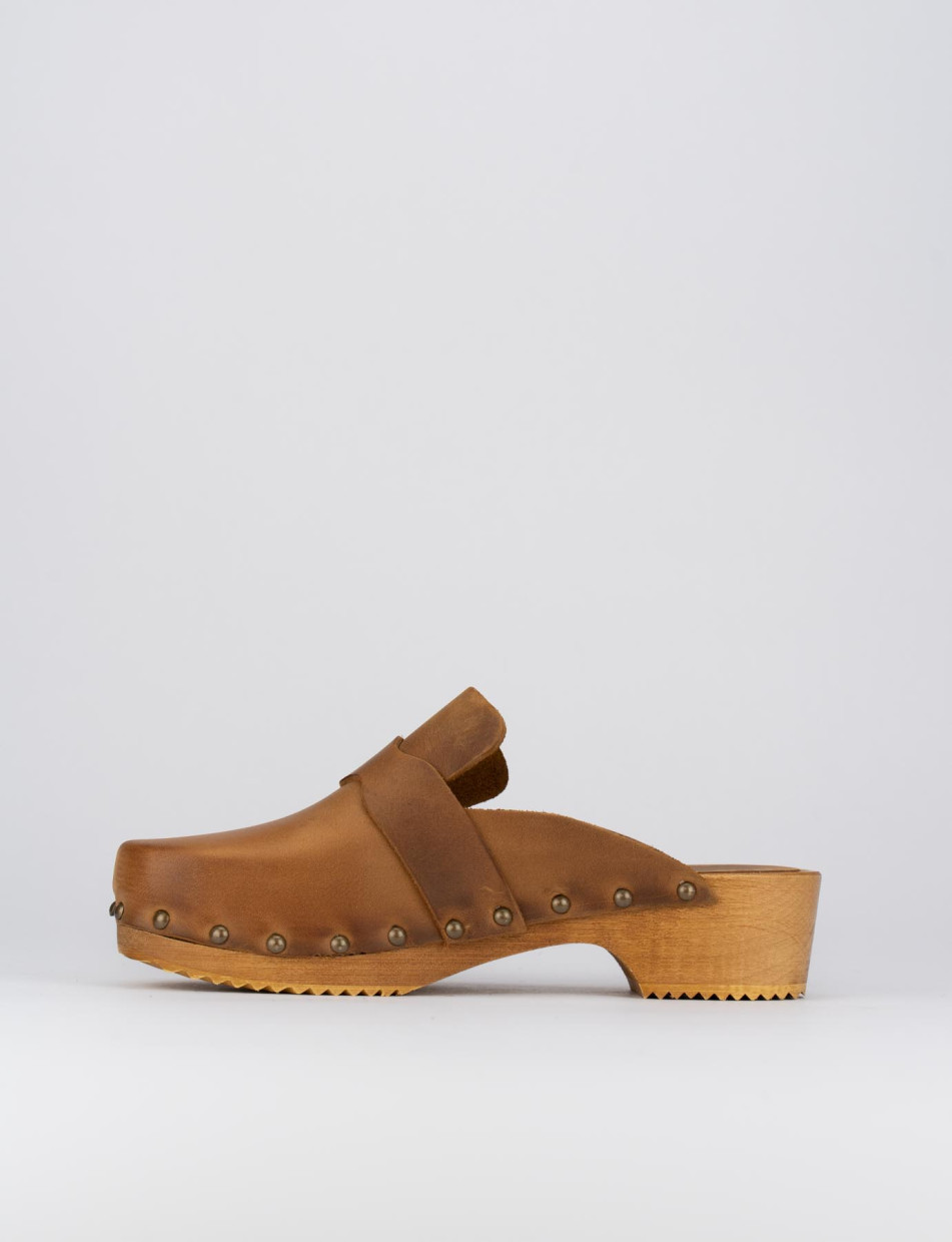 Low heel sandals heel 2 cm brown leather