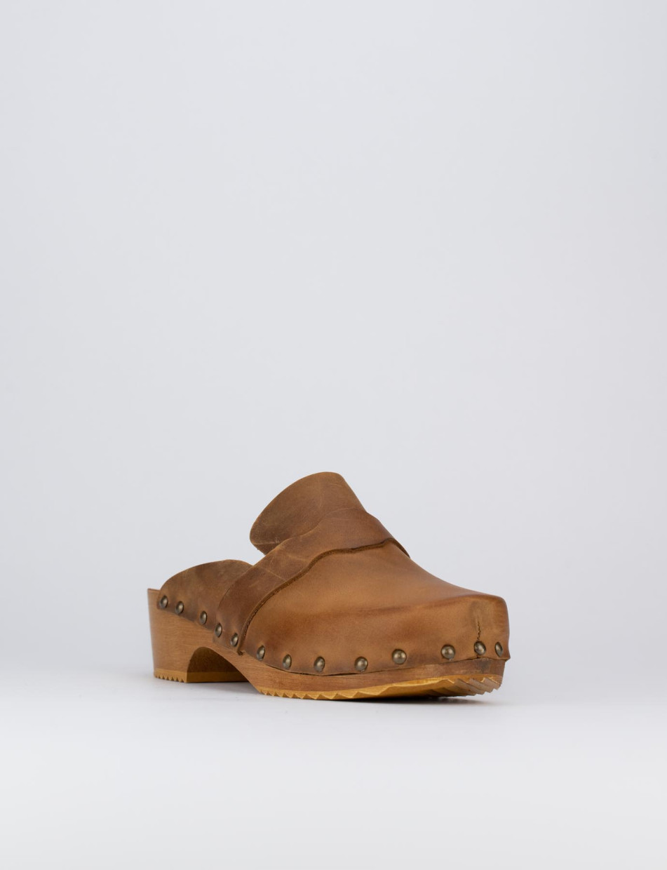 Low heel sandals heel 2 cm brown leather