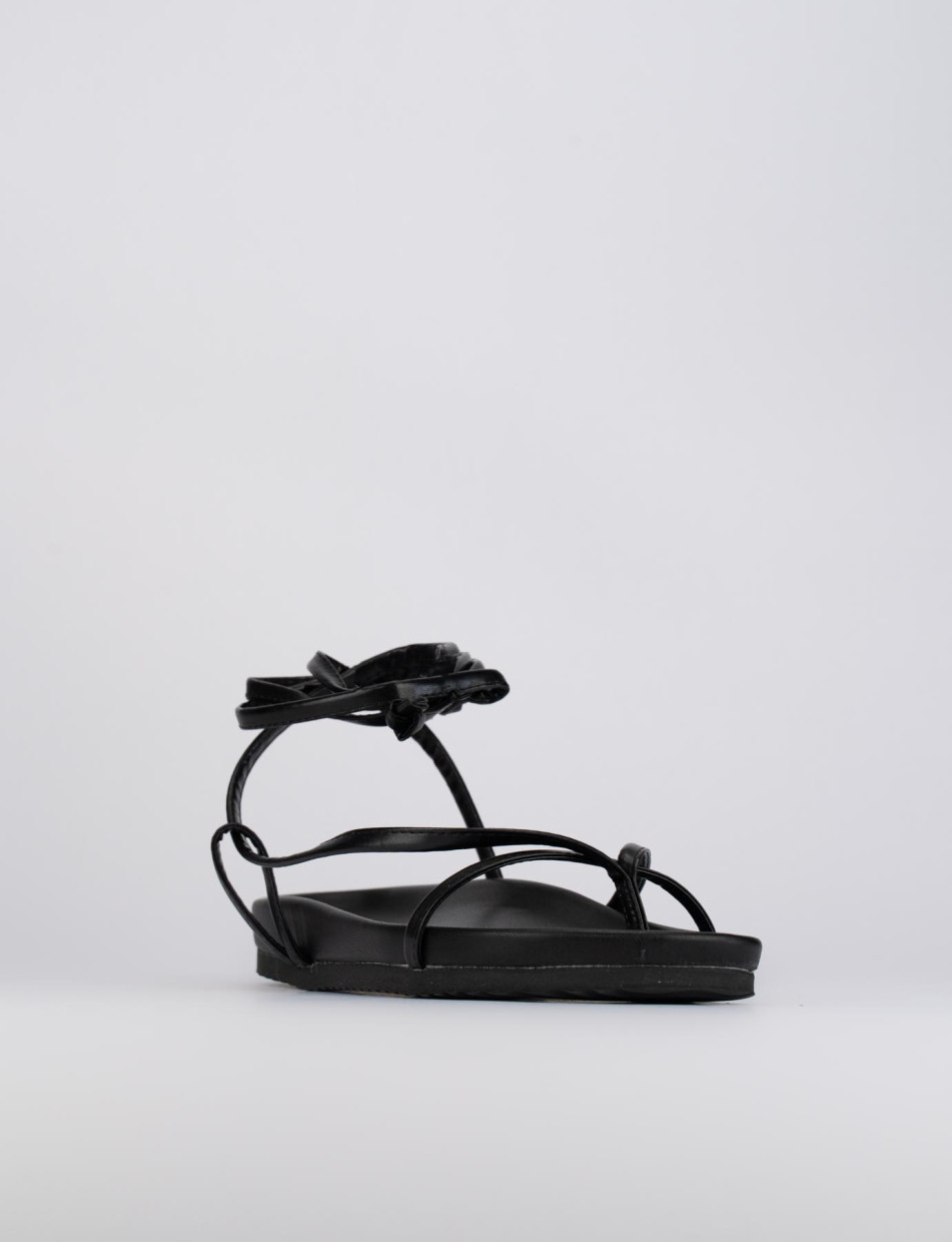 Low heel sandals black leather