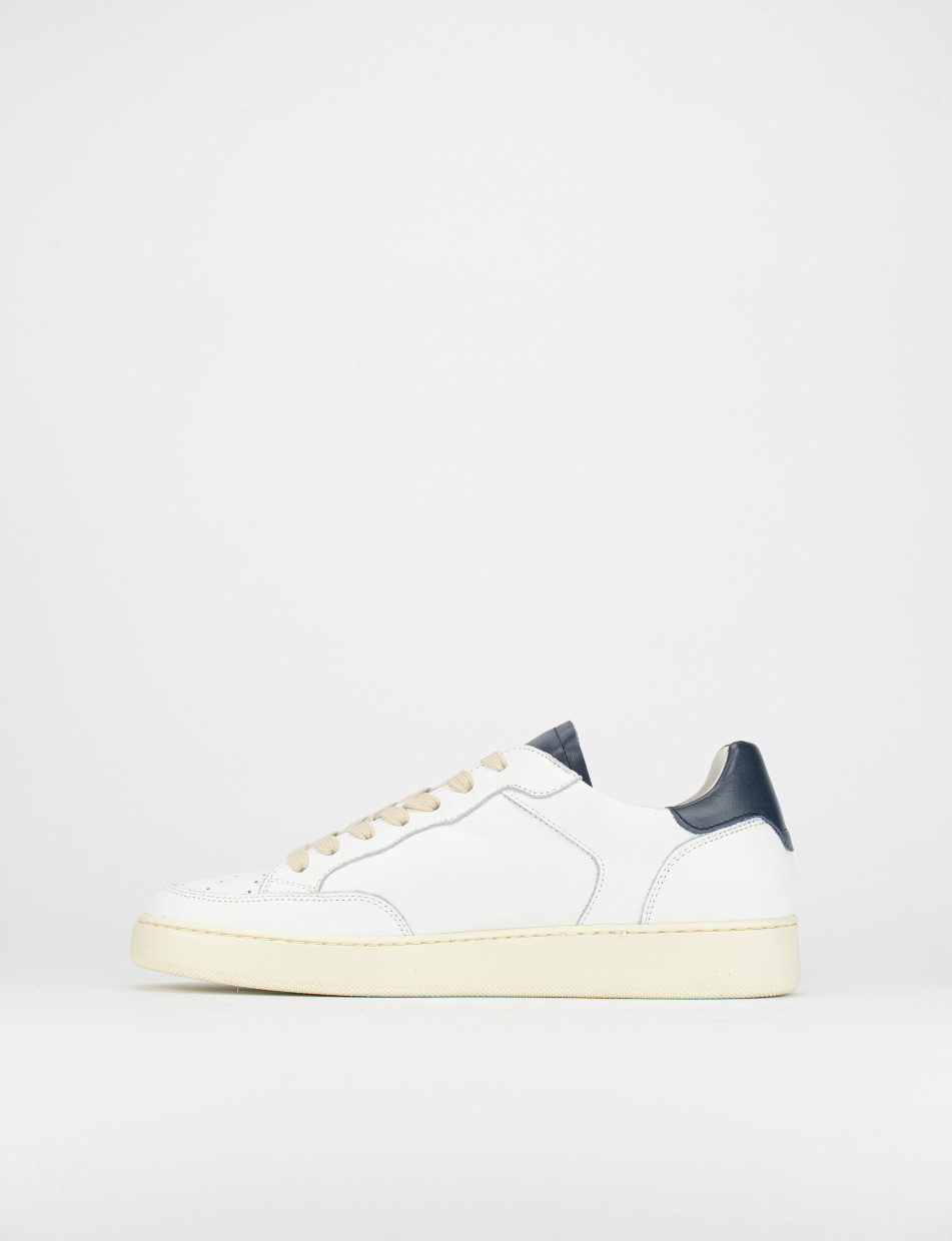 Sneakers white leather