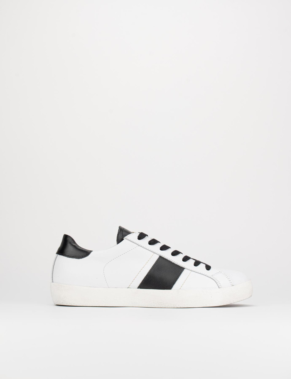 Sneakers white leather