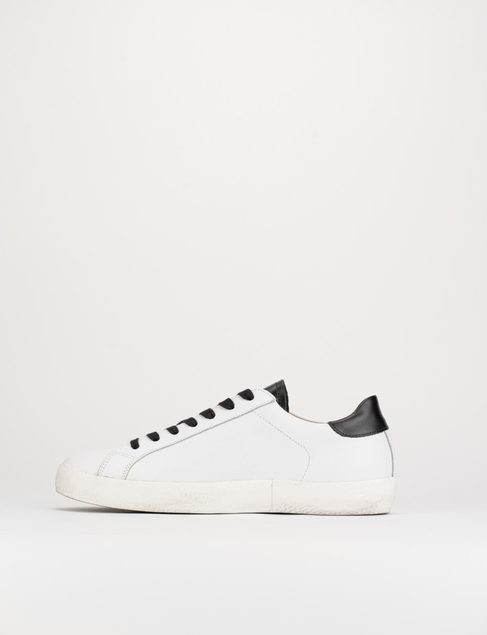 Sneakers white leather