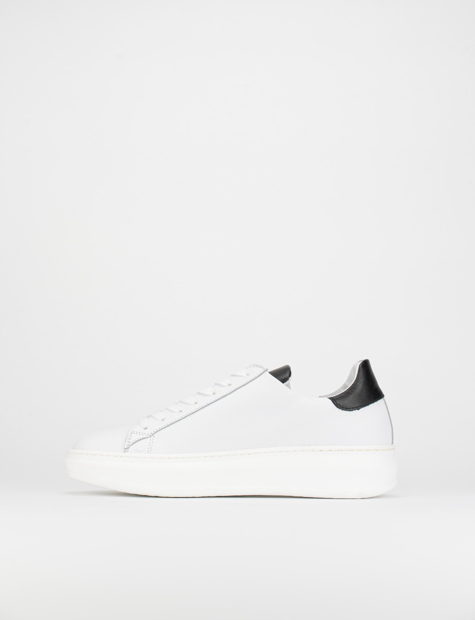 Sneakers white leather