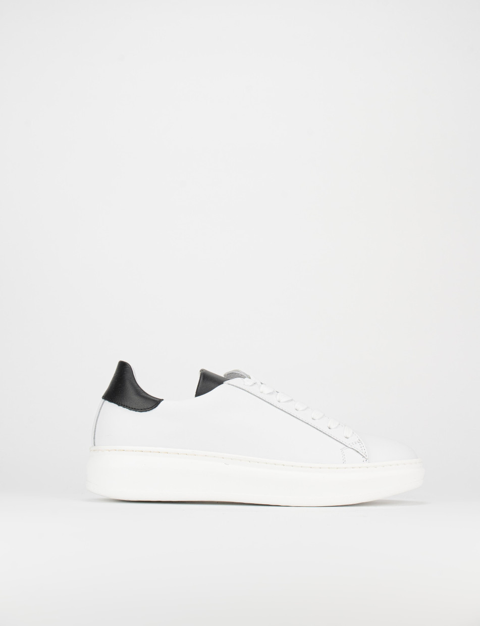 Sneakers white leather