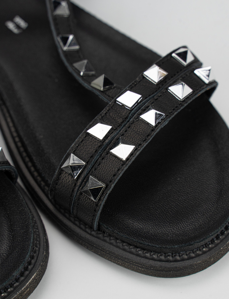 Sandalo tacco 1 cm nero pelle