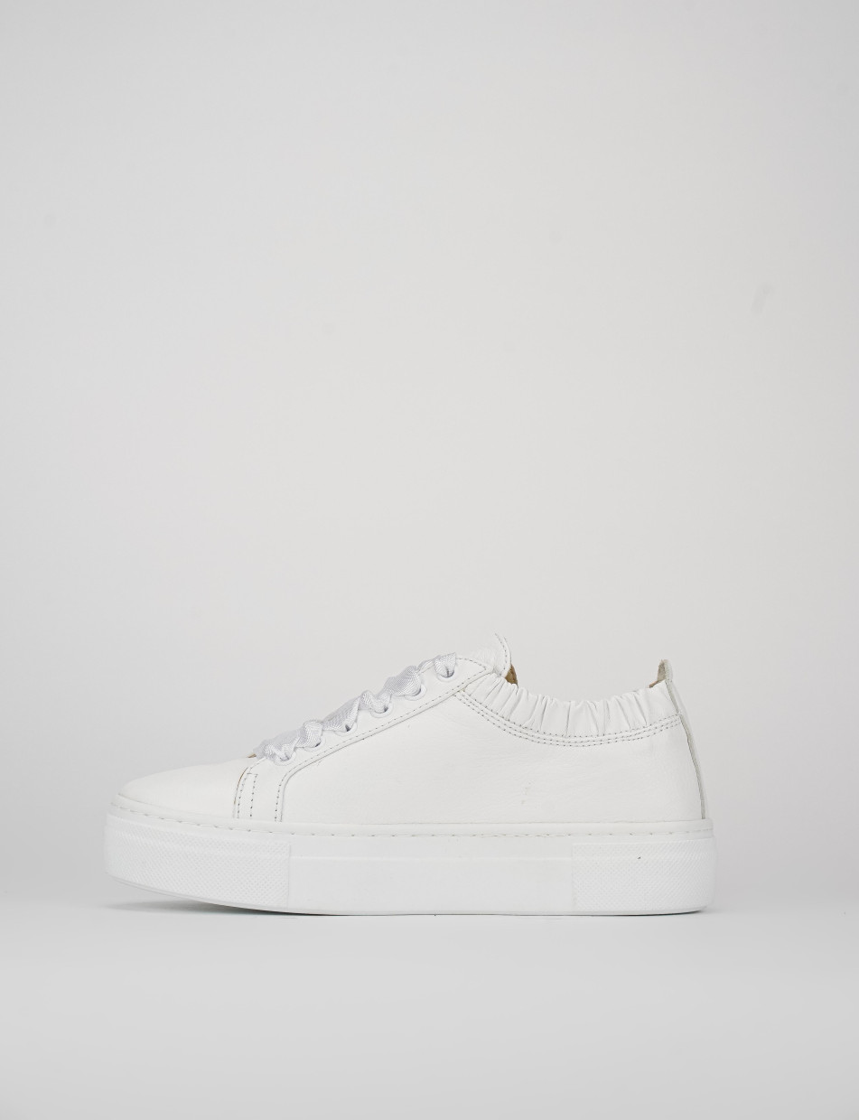 Sneakers white leather