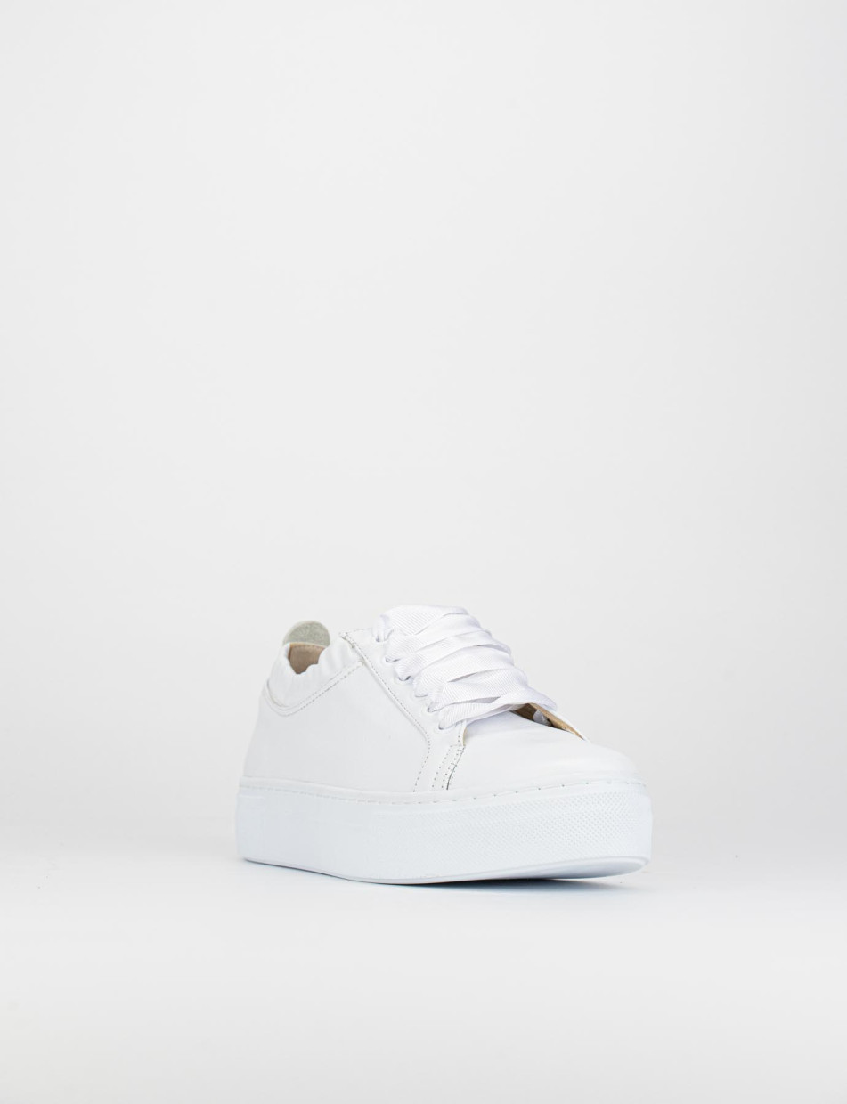 Sneakers white leather