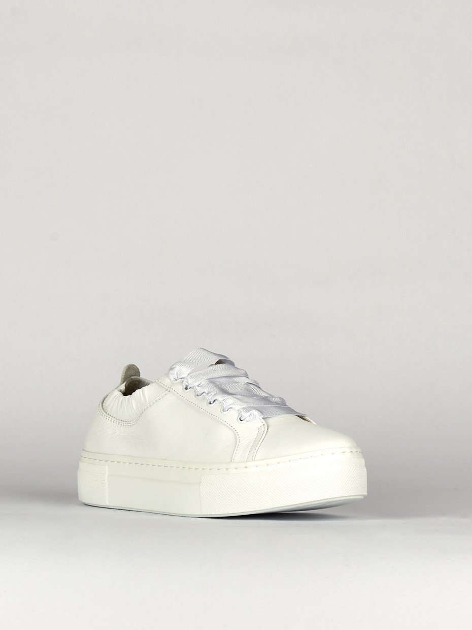 Sneakers white leather