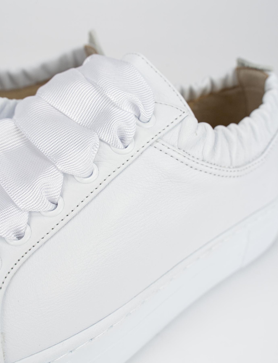 Sneakers white leather