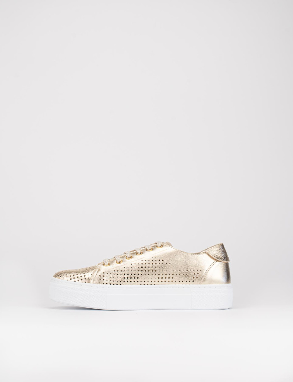 Sneakers gold laminated