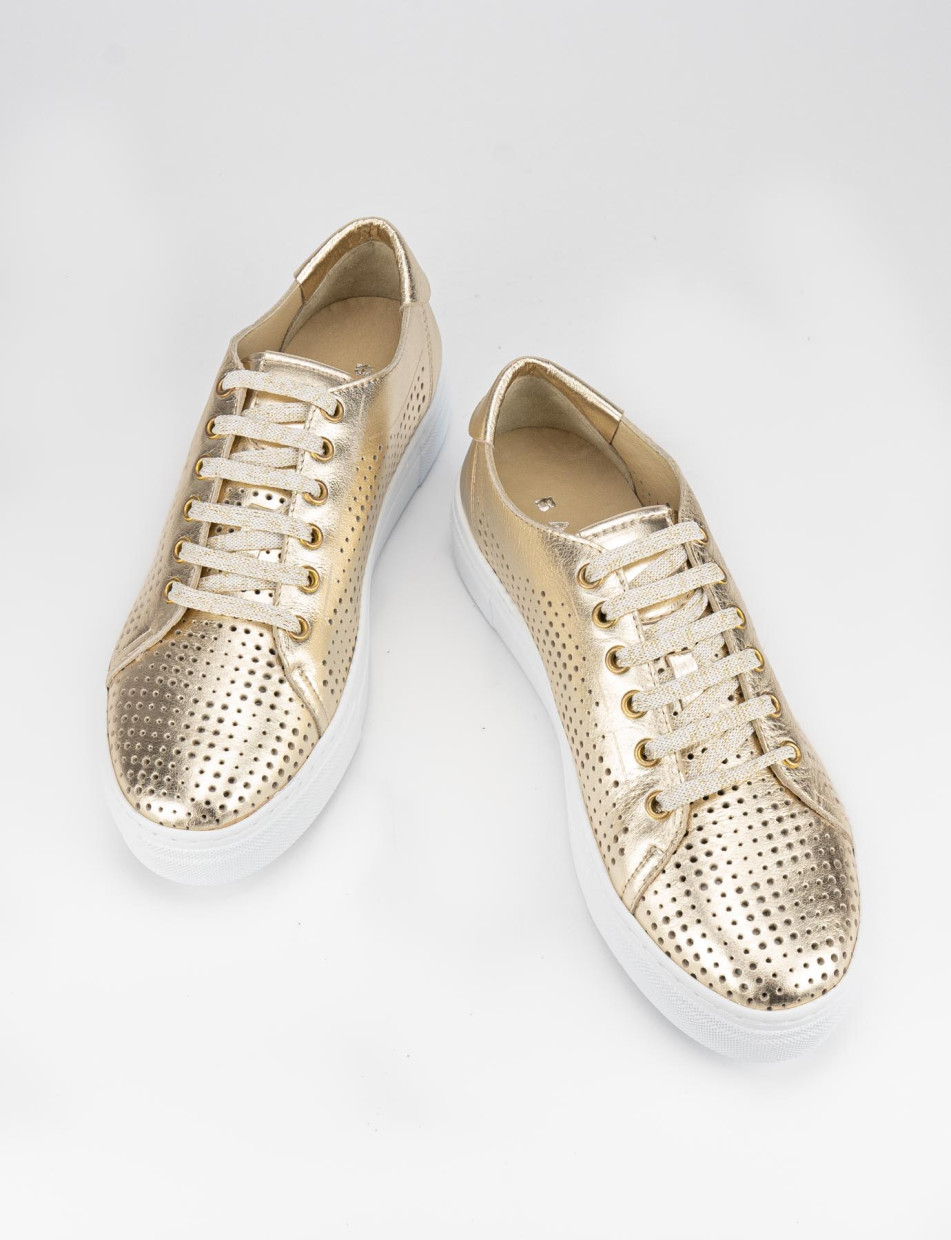 Sneakers gold laminated
