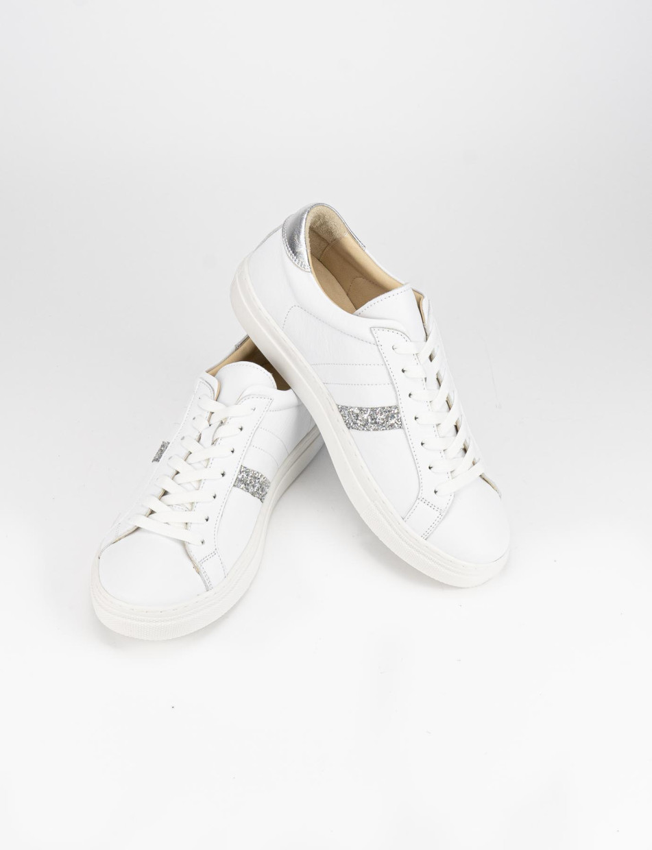 Sneakers white leather