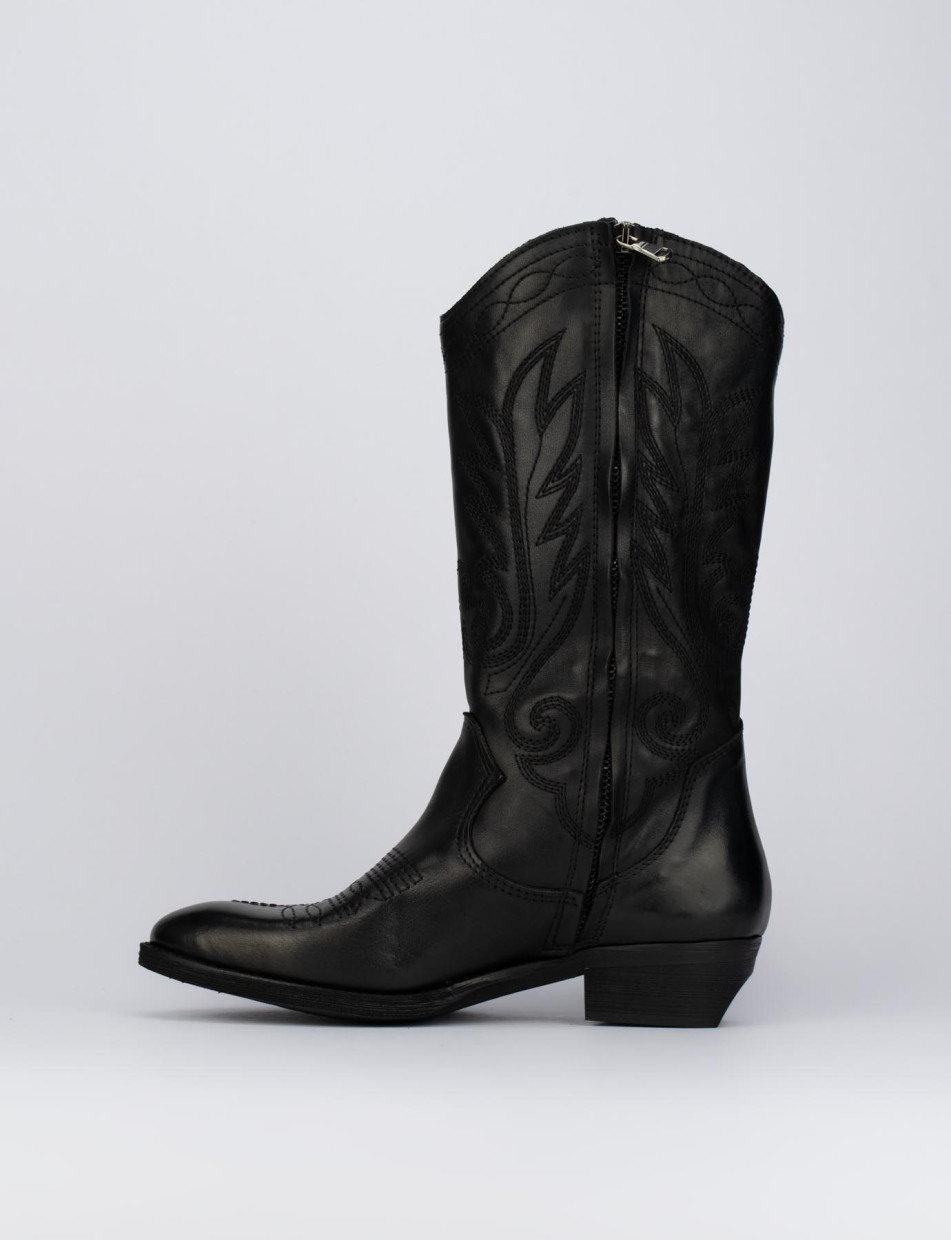 Low heel boots heel 3 cm black leather