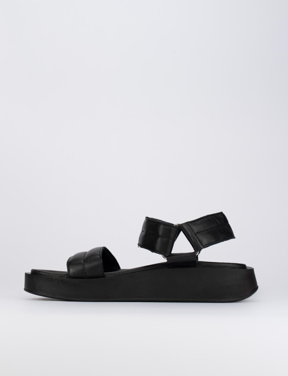 Sandalo zeppa 2 cm nero pelle