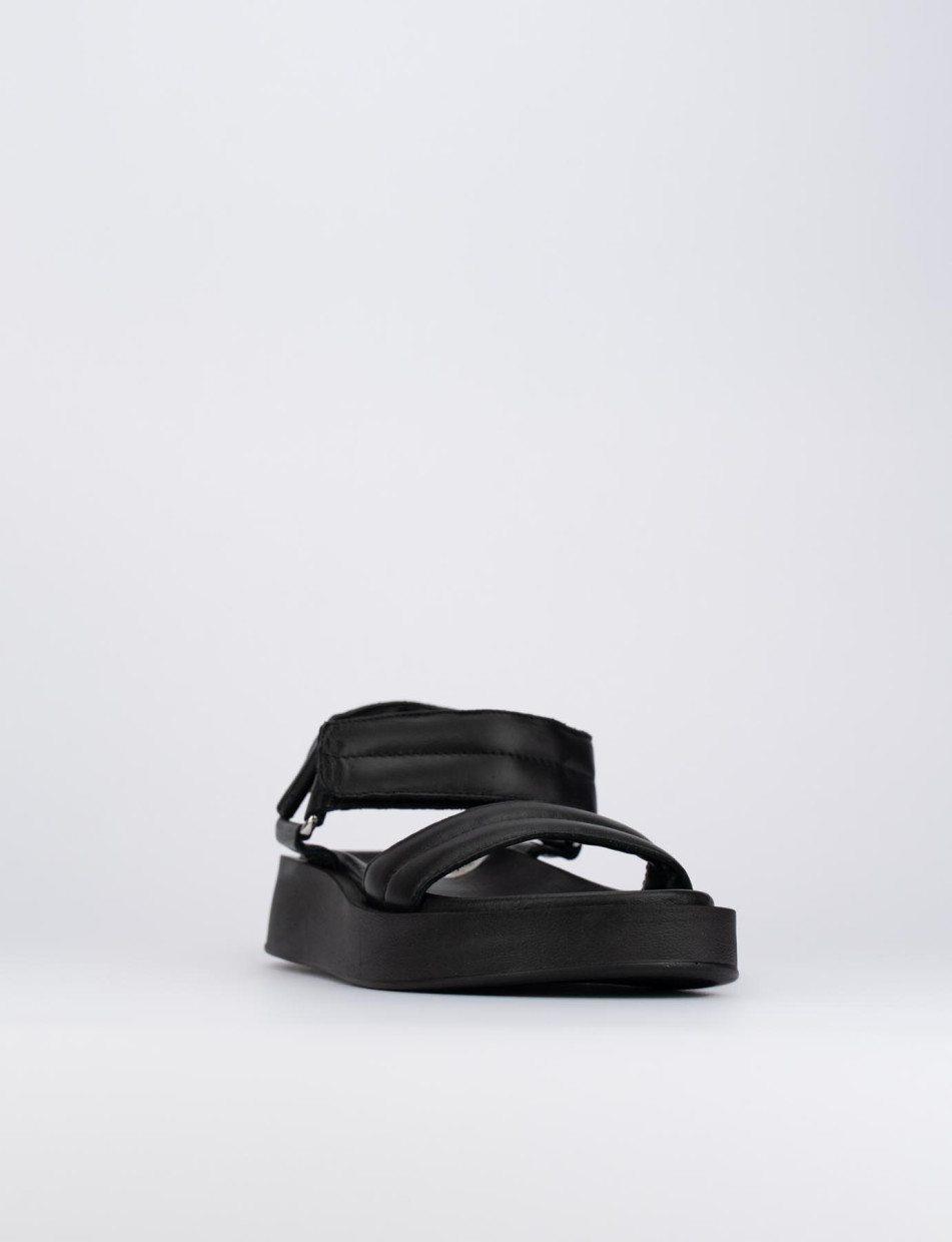 Sandalo zeppa 2 cm nero pelle