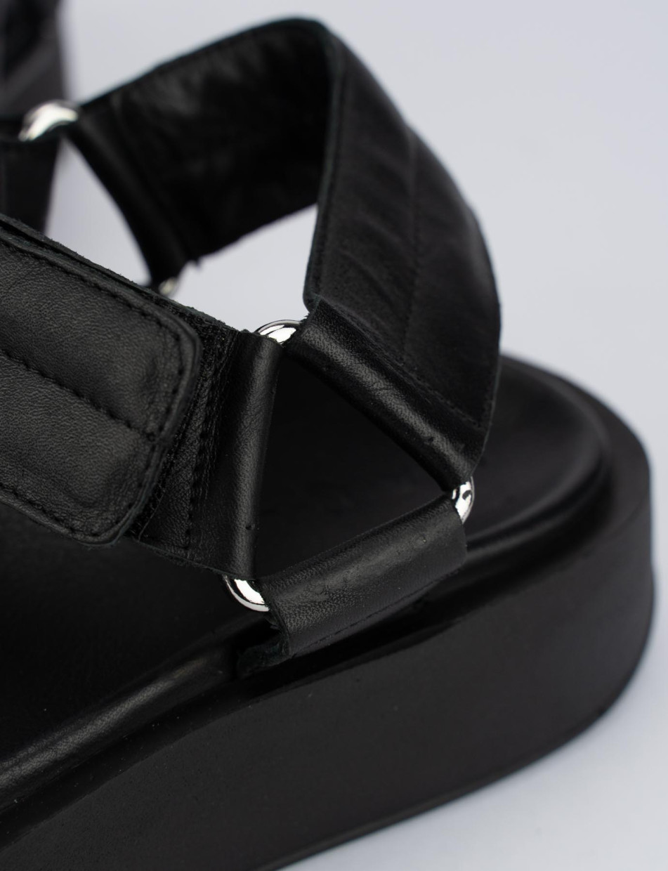 Sandalo zeppa 2 cm nero pelle