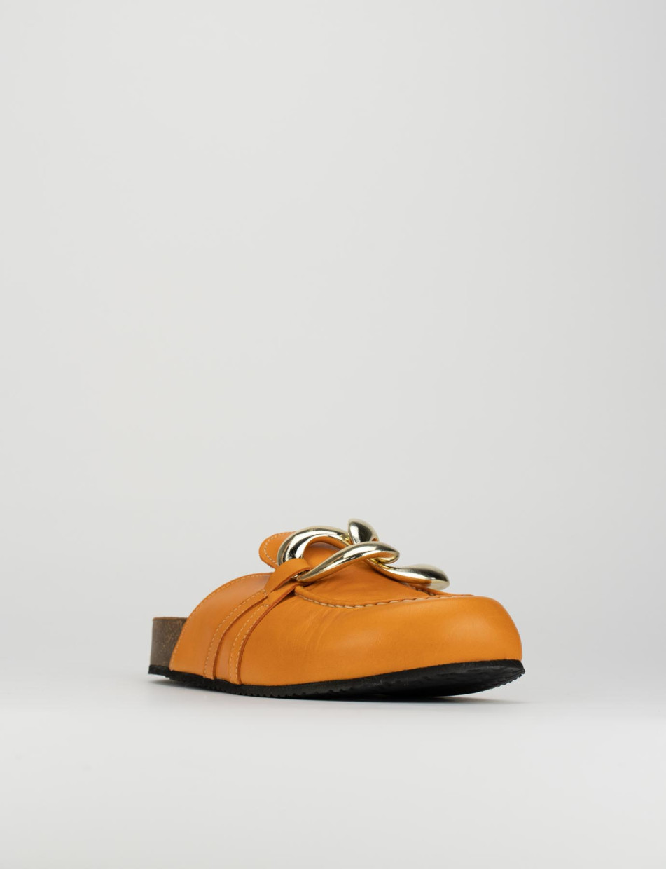 Slippers heel 1 cm orange leather