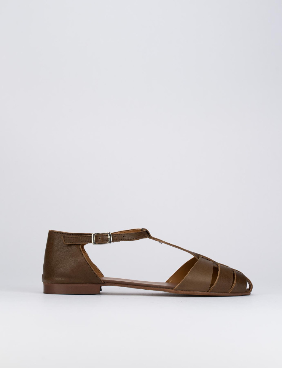 Low heel sandals heel 1 cm brown leather