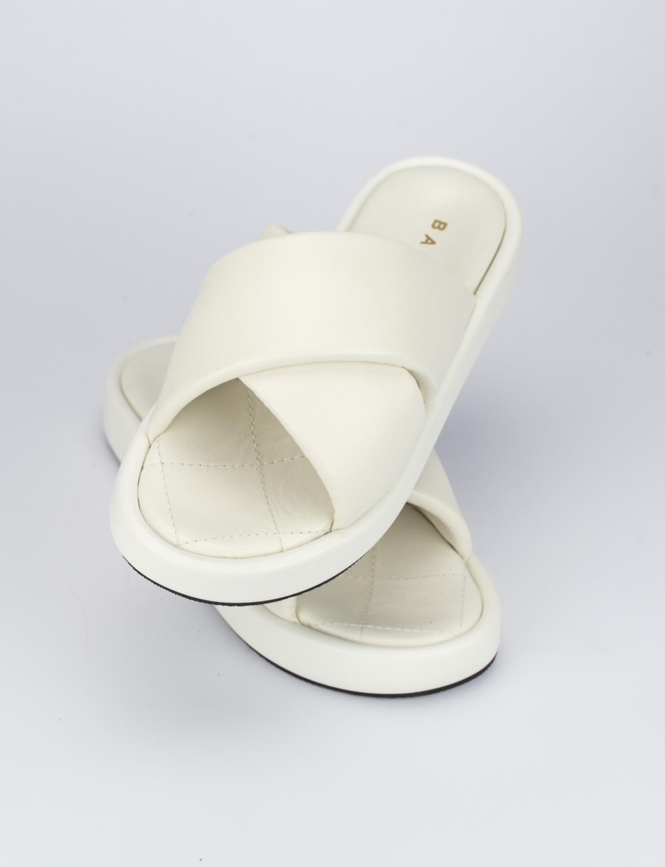 Slippers heel 1 cm white leather