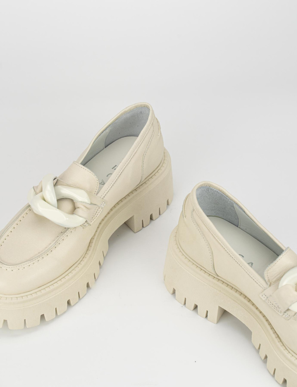 Loafers heel 1 cm beige leather