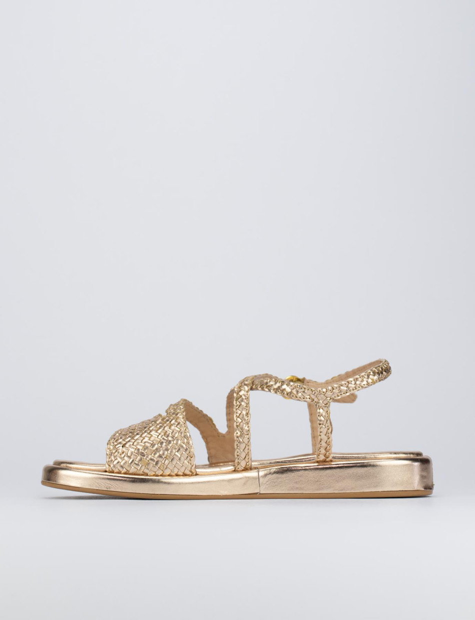 Low heel sandals heel 1 cm gold leather