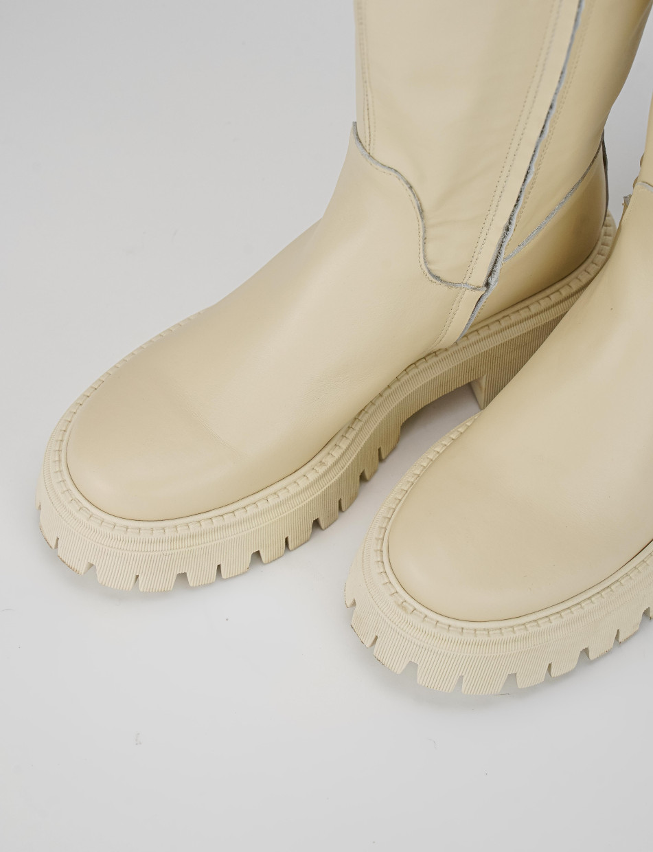 Low heel boots heel 1 cm white leather