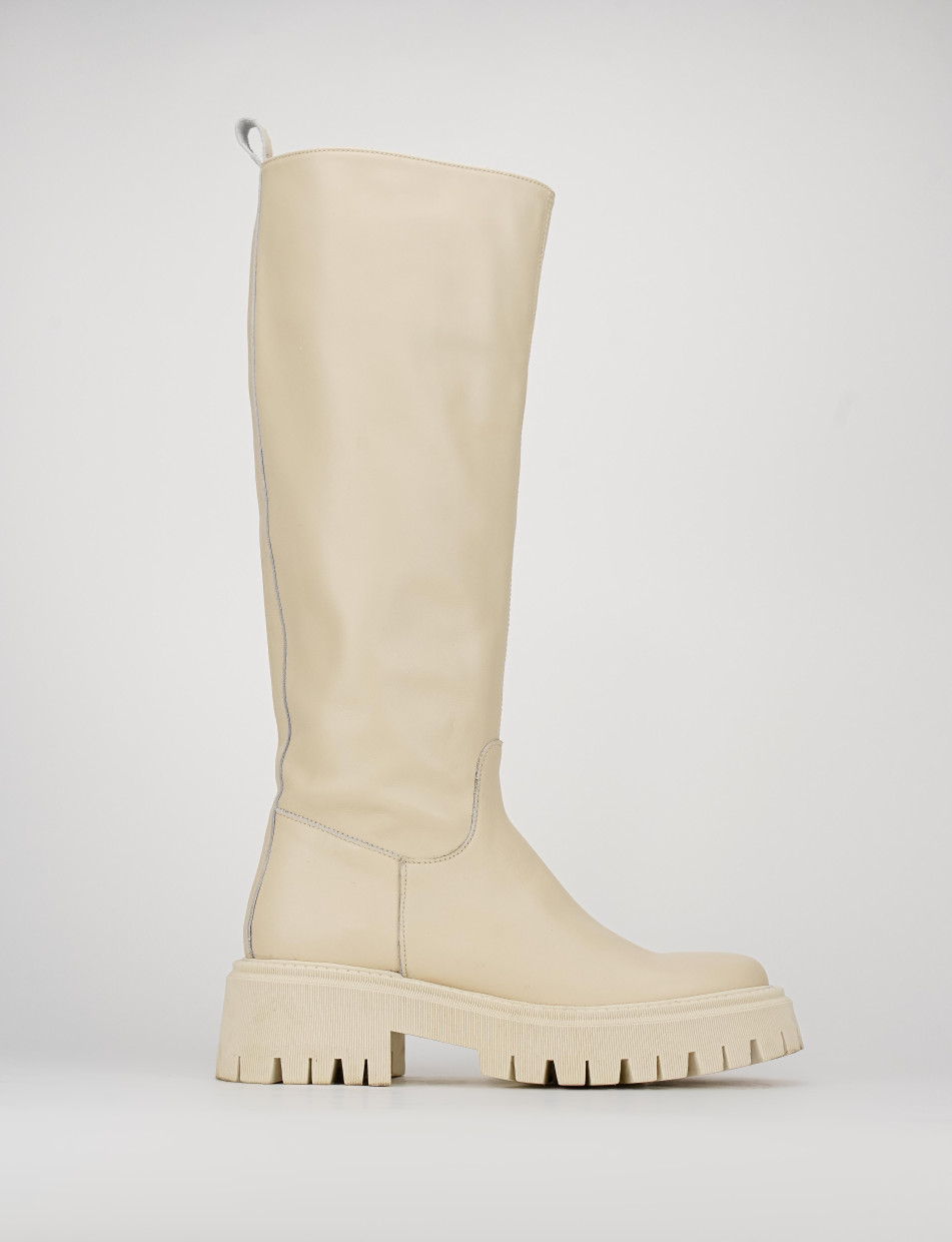 Low heel boots heel 1 cm white leather